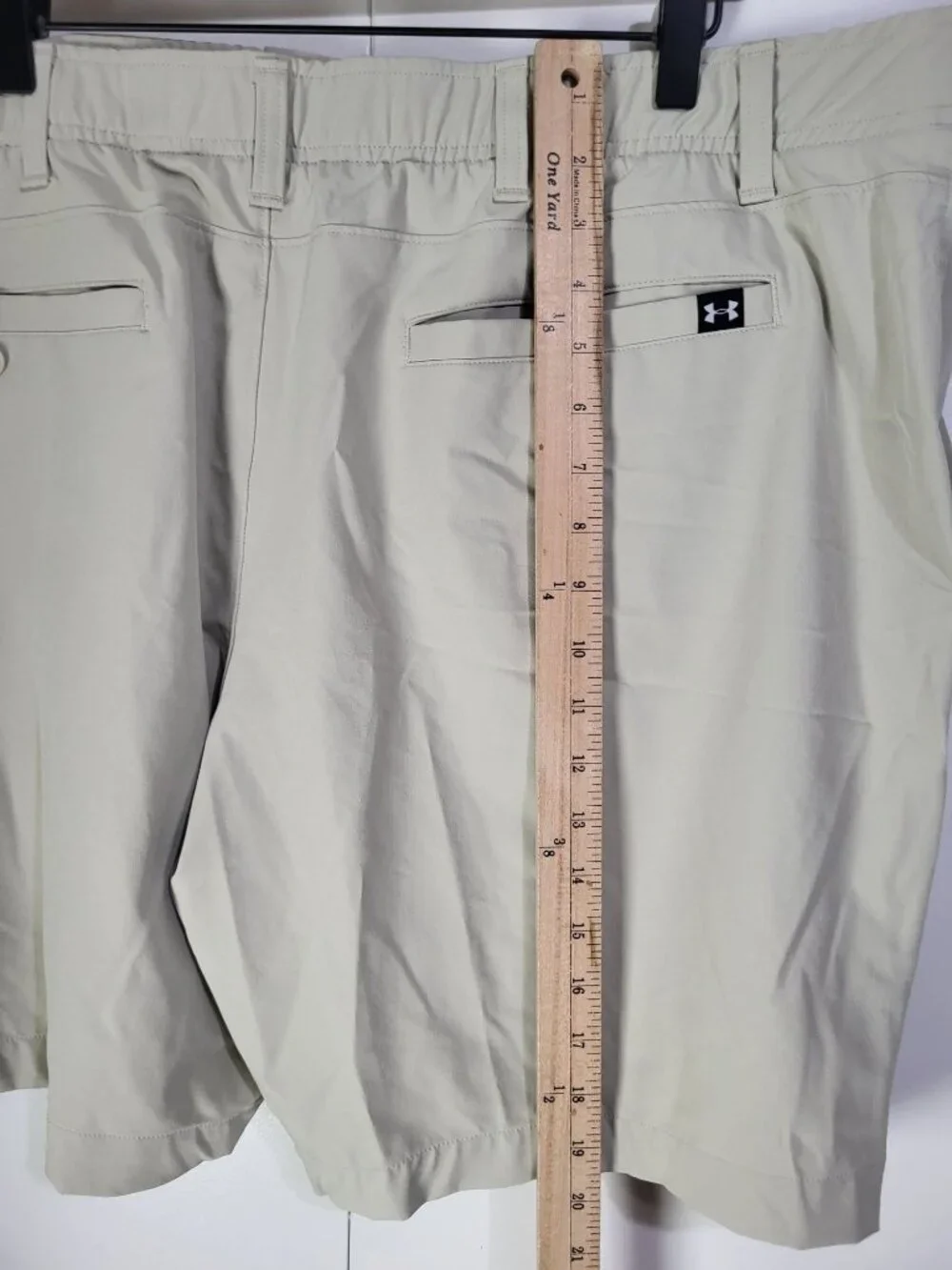Under Armour UA Drive Mens SZ 44 Khaki Golf Shorts Flat Front Athleisure Stretch